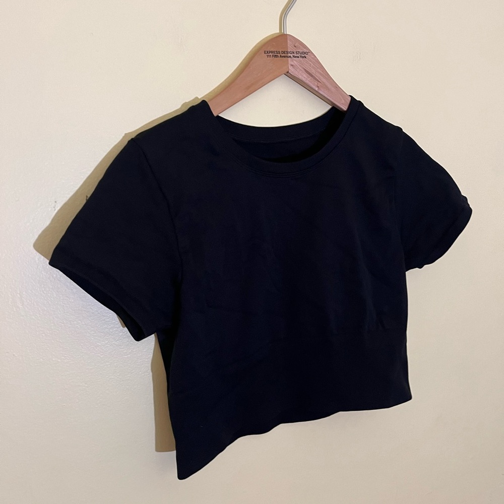 Offline by Aerie Black Cropped T-Shirt Size Large